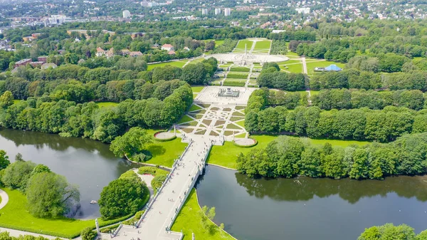 Oslo, Norsko. Ve vigelandské sochařské parku. Vigelandsparken. Frogner Park, od dronu — Stock fotografie