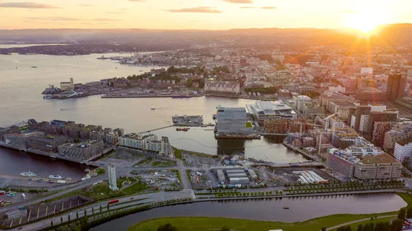 Oslo, Norway. City view during sunset. Back light. The central part of the city.  Oslo Opera House. Operahuset Oslo, From Drone — Stock Photo, Image