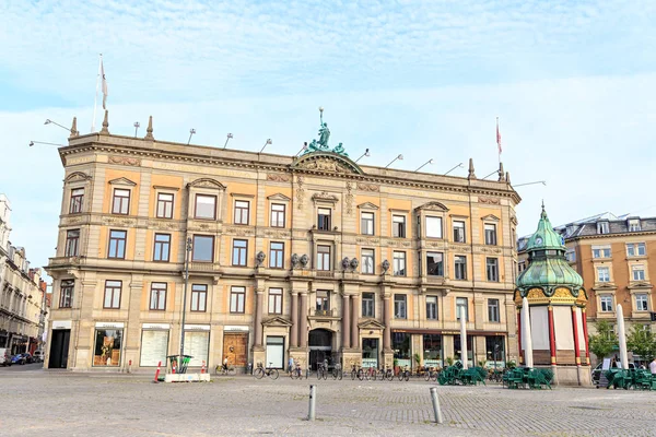 Köpenhamn, Danmark - 26 juni 2019: Hus på New Royal Square — Stockfoto