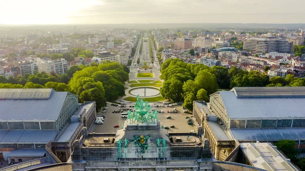 Bruxelles, Belgio. Parco del Cinquantesimo Anniversario. Park Senkantoner. L'Arco di Trionfo di Bruxelles (Porta di Bruxelles), Vista aerea — Foto Stock