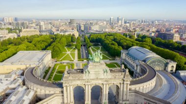 Brüksel, Belçika. Ellinci Yıldönümü Parkı. Park Senkantoner. Brüksel Arc de Triomphe (Brüksel Kapısı), Havadan Görünüm 