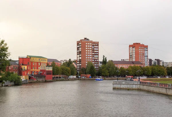 Rússia, Kaliningrado. Rio Pregolya. Centro da cidade de Kaliningrado — Fotografia de Stock