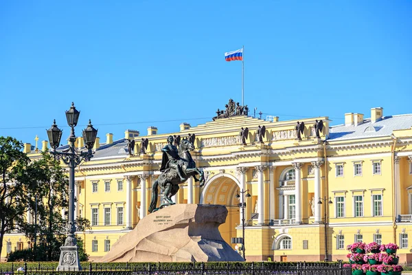 São Petersburgo, Rússia - 18 de junho de 2019: Monumento a Pedro I em S — Fotografia de Stock