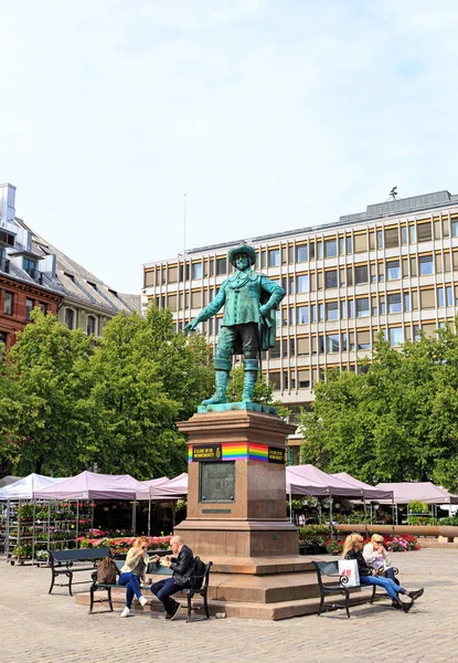 Oslo, Noruega - 24 de junio de 2019: Estatua del rey Cristián IV en Sto —  Fotos de Stock