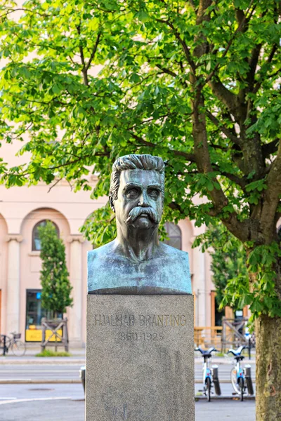 Göteborg, Svédország. Hjalmar Branting 1926-ban telepítve az Ol-ban — Stock Fotó