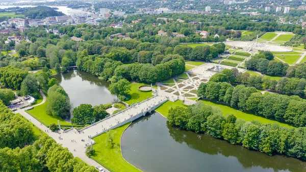 Oslo, Norsko. Ve vigelandské sochařské parku. Vigelandsparken. Frogner Park, od dronu — Stock fotografie