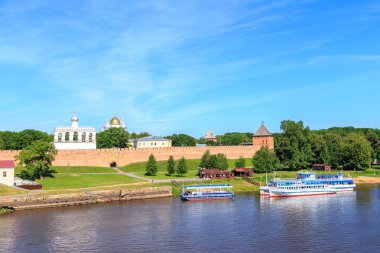Veliky Novgorod, Rusya - 19 Haziran 2019: Kremlin and jetty of pl