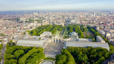 Brüksel, Belçika. Ellinci Yıldönümü Parkı. Park Senkantoner. Brüksel Arc de Triomphe (Brüksel Kapısı), Havadan Görünüm 