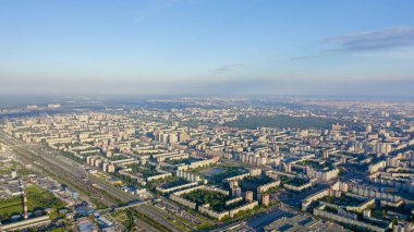 Gün batımında havadan St Petersburg panoramik görünümü. Rusya. Uyku alanları, Drone gönderen 