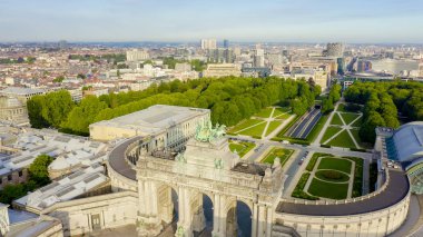 Brüksel, Belçika. Ellinci Yıldönümü Parkı. Park Senkantoner. Brüksel Arc de Triomphe (Brüksel Kapısı), Havadan Görünüm 
