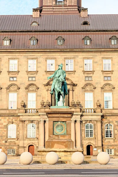 Copenhague, Dinamarca. Estatua ecuestre del rey Federico VII. ¡Scu! — Foto de Stock