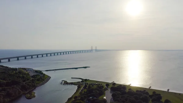 Puente Oresund. Un largo túnel y puente con una isla artificial entre Suecia y Dinamarca., Vista aérea — Foto de Stock