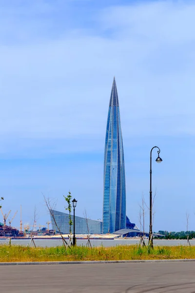 Saint-Petersburg, Oroszország-június 19, 2019: Lakhta Center. Skyscra légitársasággal — Stock Fotó