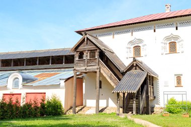 Veliky Novgorod, Rusya - 19 Haziran 2019: Antik ahşap veranda wi