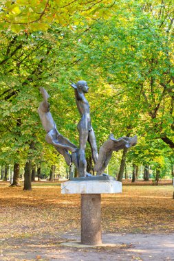 Rusya, Kaliningrad - 20 Eylül 2018: Park Heykel üzerinde 