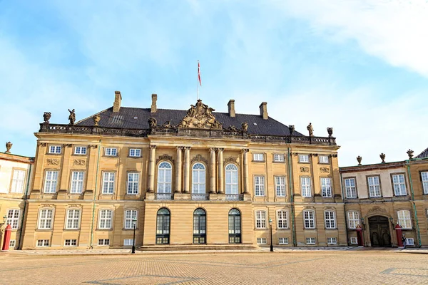 Copenhague, Dinamarca. El Palacio Real Amalienborg es un arquitecto — Foto de Stock