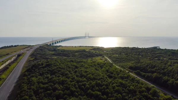 Puente Oresund. Un largo túnel y puente con una isla artificial entre Suecia y Dinamarca., Vista aérea — Foto de Stock