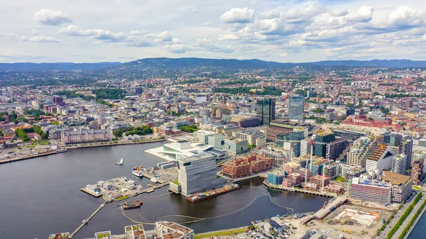 Oslo, Norge. Stadens centrum från luften. Embankment Oslofjorden. Operahuset i Oslo, från Drone — Stockfoto