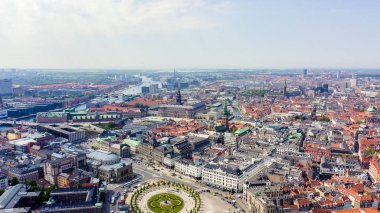 Kopenhag, Danimarka. Yeni Kraliyet Meydanı, Christiansborg Kraliyet Sarayı, Drone 'dan. 