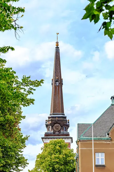 Vasteras, Švédsko. Budova katedrály Vasteras, Hodinová věž — Stock fotografie