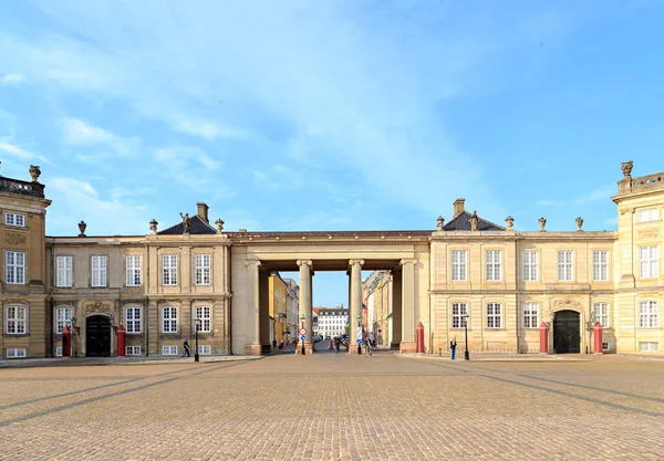 Copenhague, Dinamarca. El Palacio Real Amalienborg es un arquitecto —  Fotos de Stock