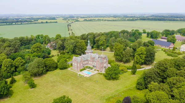 Zweden. Kasteel aan de oevers van de Oresund Strait, van Drone — Stockfoto