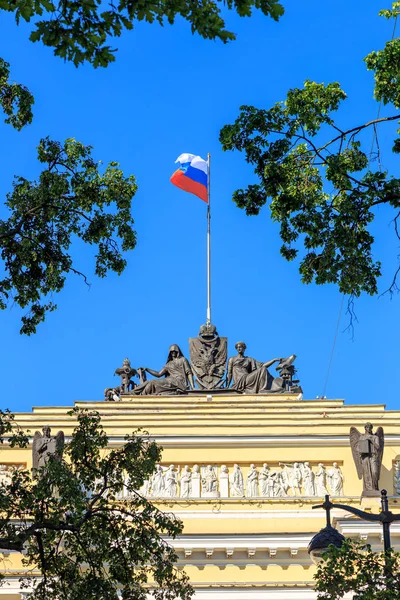 São Petersburgo, Rússia. Composição no arco que conecta o — Fotografia de Stock