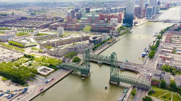 Rotterdam, Paesi Bassi. Ponti Rotterdam - Williamsburg Suspension Bridge, De Hef Drawbridge e Koninginnebrug Bridge, Veduta aerea — Foto Stock