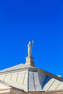 Saint-Petersburg, Rusya - 18 Haziran 2019: bir kadın heykeli