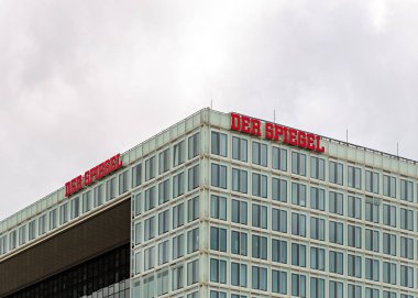 Hamburg, Almanya - 27 Haziran 2019: Medya şirketinin inşası 