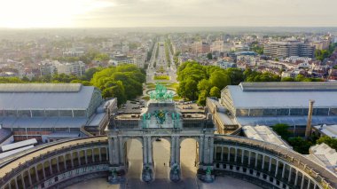 Brüksel, Belçika. Ellinci Yıldönümü Parkı. Park Senkantoner. Brüksel Arc de Triomphe (Brüksel Kapısı), Havadan Görünüm 