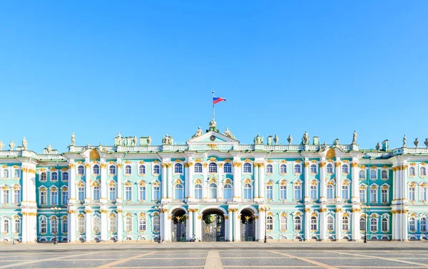 St. Petersburg, Rusya. Devlet Hermitage Müzesi. Pa'dan görünüm