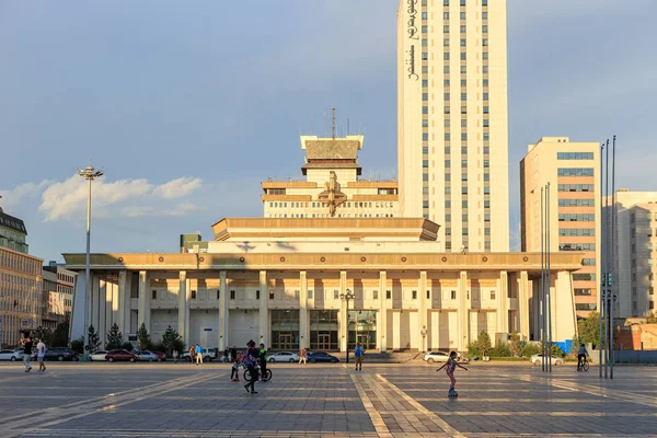 Mongólia, Ulaanbaatar - 08 de agosto de 2018: Museu do Teatro Mongol — Fotografia de Stock