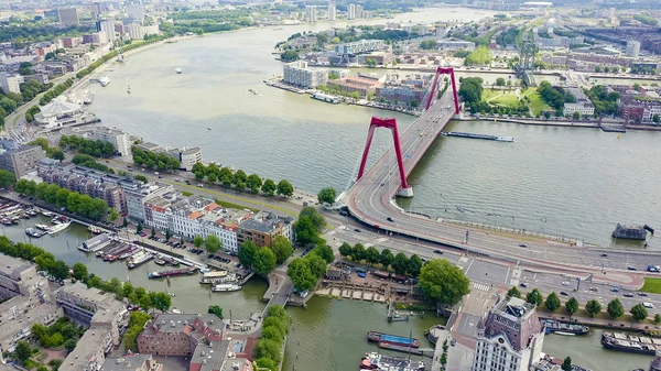 Rotterdam, Hollandia. Williamsburg Felfüggesztés Híd a Nieuwe Maas folyó felett, Aerial View — Stock Fotó