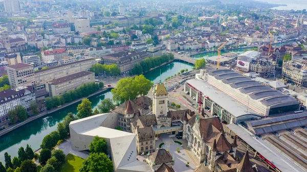 Zurich, Swiss. Panorama kota dari udara. Stasiun Utama Zurich, Museum Nasional Swiss, Pemandangan Udara — Stok Foto