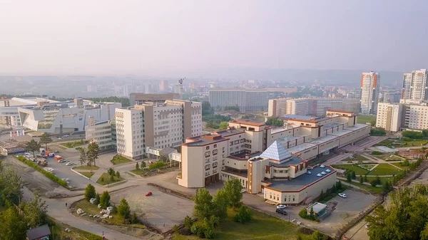Rusland, Krasnojarsk. Siberische Federal University, multifunctioneel Complex, van Dron — Stockfoto