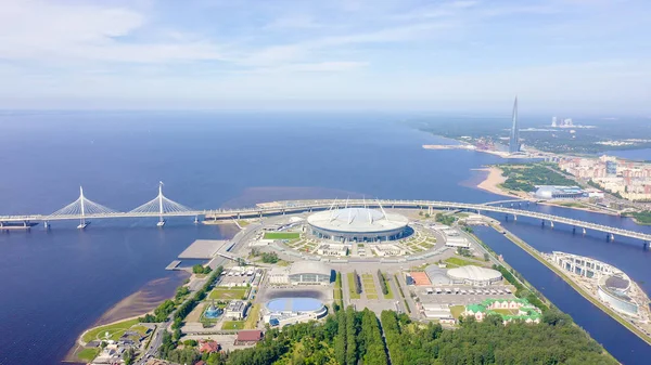 Saint-Petersburg, Rusya - 18 Haziran 2019: Gazprom Arena. Batı Yüksek Hız Çapı, Lakhta Merkezi. Gazprom genel merkezi, Drone'dan 