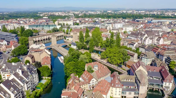 Strasburgo, Francia. Quartiere Petite France, Diga del Vauban, Vista aerea — Foto Stock