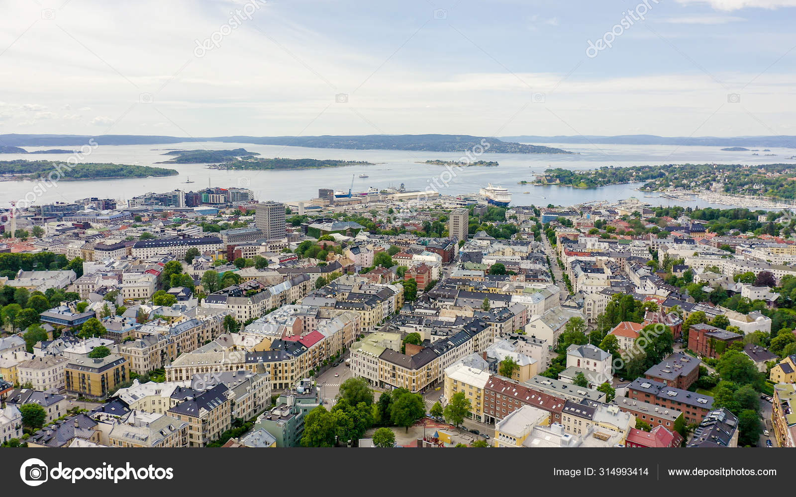 挪威奥斯陆。 城市和奥斯陆峡湾景观，来自Drone ——图库图片© MaykovNikita #314993414