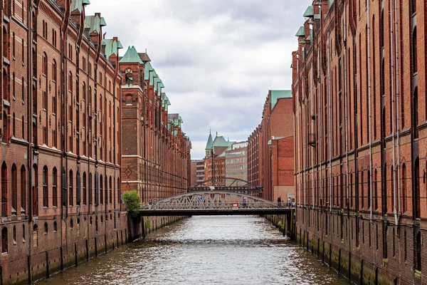 Hambourg, Allemagne. Speicherstadt - le plus grand entrepôt de — Photo