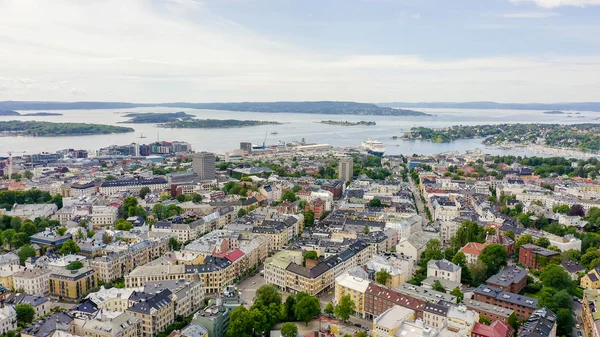 Oslo, Noruega. Vista de la ciudad y el fiordo de Oslo, desde Drone — Foto de Stock