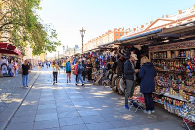 Saint-Petersburg, Rusya - 18 Haziran 2019: Grib'de hediyelik eşya ticareti