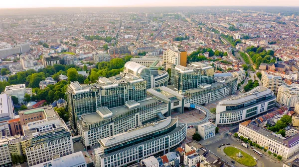 Брюссель, Бельгия - 3 июля 2019 года: Комплекс зданий Европейского парламента. Государственное учреждение, Вид с воздуха — стоковое фото