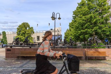 Vasteras, İsveç. Bisikletçi Aseaastrmmen Anıtı