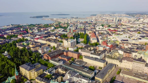 Helsinki, Finlandia. Centro de la ciudad vista aérea. Iglesia de John, de Drone —  Fotos de Stock