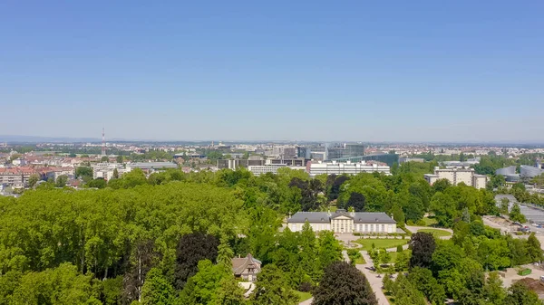 Štrasburk, Francie. Oranžový park. Komplex budov je Evropský parlament, Evropský soud pro lidská práva, Palác Evropy, Letecký pohled — Stock fotografie