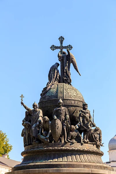 Veliky Novgorod, Rusia - 19 de junio de 2019: Monumento "Milenio de — Foto de Stock