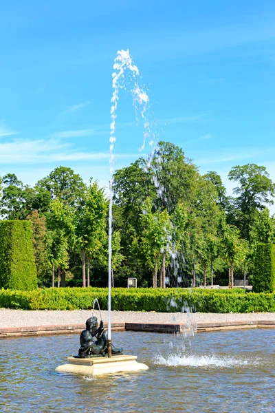 Sztokholm, Szwecja - 23 czerwca 2019: Ogród Pałacowy Drottningholm, — Zdjęcie stockowe