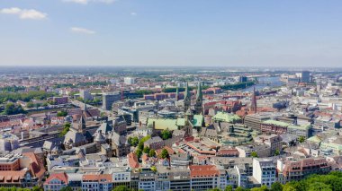 Bremen, Almanya. Bremen'in tarihi kısmı, eski şehir. Bremen Katedrali ( St Petri Dom Bremen ). Uçuşgörünümü, Havadan Görünüm 