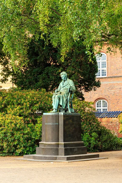 Copenhaga, Dinamarca. Estátua de Soren Kierkegaard I Bibliotekshaven — Fotografia de Stock